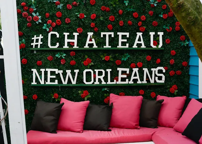 5 Bedroom - Sleeps 8! Steps From Bourbon Street!