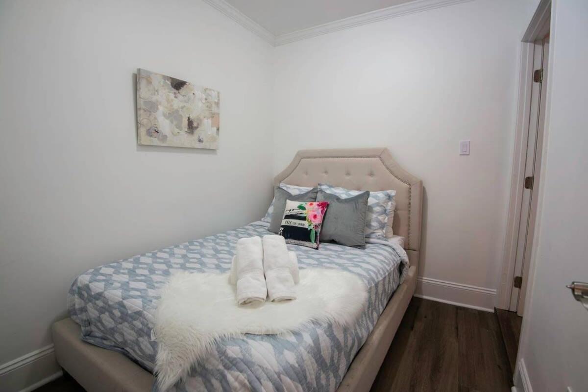 5 Bedroom - Sleeps 8! Steps From Bourbon Street! * Nueva Orleans